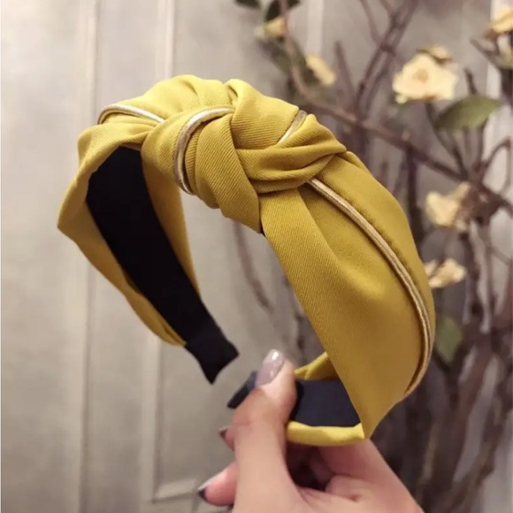Accessories - 💖 3/$30 💖 Yellow Knotted Headband